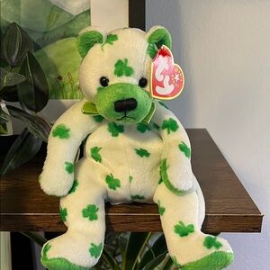 Ty Clover plush Bear with Green Shamrocks 2001
